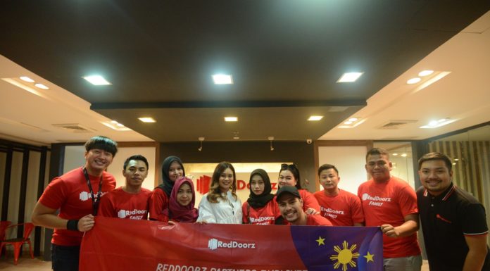 Tingkatkan Kemampuan Bahasa Inggris Karyawan, RedDoorz Ajak Karyawan Terbaik Belajar Hingga ke Luar Negeri