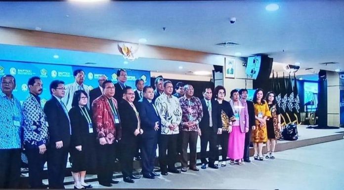 Dirjen Bimas Kristen Protestan Prof. Dr. Thomas Pentury, M.Si.di Konferensi BMPTKKI: Pendidikan Tinggi (Keagamaan) Kristen Jauh Tertinggal, Harus Diakselarasi “Moving to the Next Level”