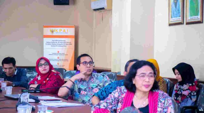 COMBATING STUNTING, JADIKAN PROGRAM STRATEGIS NASIONAL: CEGAH LOST GENERATION, MENUJU INDONESIA EMAS