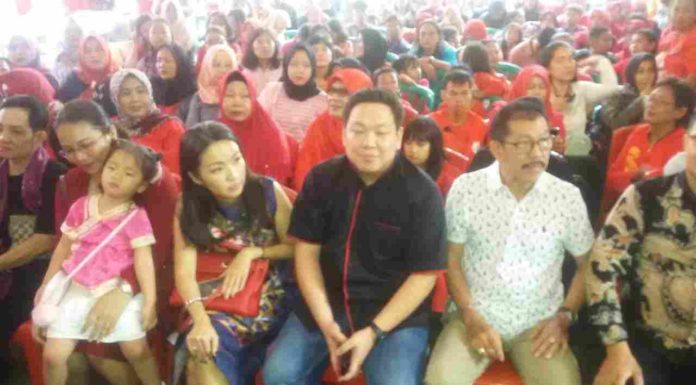Charles Honoris Rayakan Imlek Bersama Konstituennya