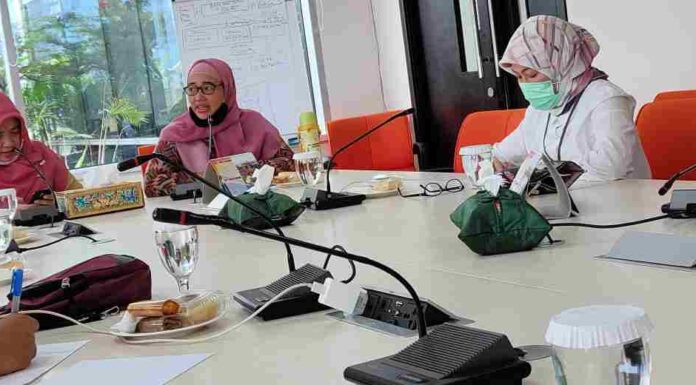 KPAI SERAHKAN NAMA RATUSAN CALON SISWA YANG BELUM DAPAT SEKOLAH KE DINAS PENDIDIKAN DKI JAKARTA