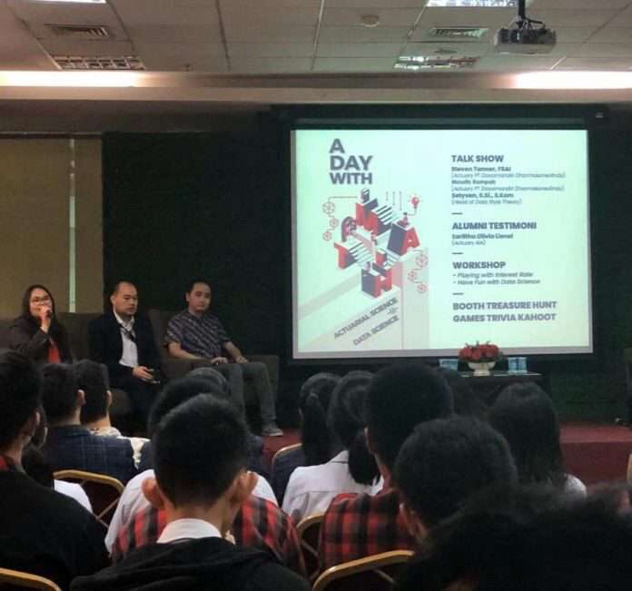 Talk-Show-A-Day-With-Math-Perkenalan-Matematika-UPH-kepada-siswa-SMA-pada-Februari-2020-696x651