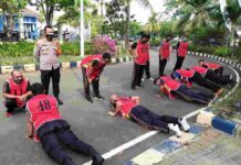 Jaga Kebugaran, Personel Polres Kep Seribu Lakukan Tes Kesamaptaan Jasmani