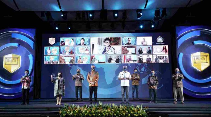 Satgas Penanganan Covid-19 Terima Penghargaan HWPA 2020
