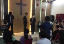 Pdt Beni Manoreh Bersyukur dan Mendoakan Dandy Bakery Turut Berperan di Natal GPDKI Cilincing Jakut.
