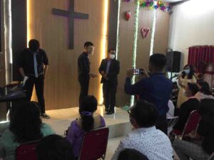 Pdt Beni Manoreh Bersyukur dan Mendoakan Dandy Bakery Turut Berperan di Natal GPDKI Cilincing Jakut.