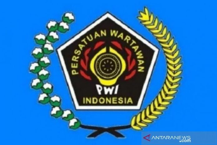 pwilogwn-1024x576-800x533