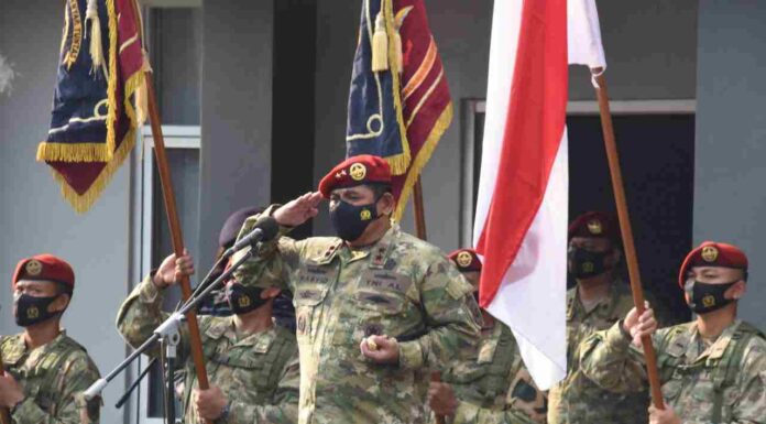 Pangkoarmada I Jadi Warga Kehormatan ‘Manusia Katak’