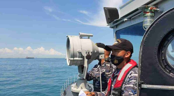 TNI AL MEMBERIKAN JAMINAN KESELAMATAN PELAYARAN DAN TEGAKNYA KEDAULATAN NEGARA DI LAUT