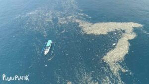 VISINEMA PICTURES MERILIS TEASER FILM PULAU PLASTIK