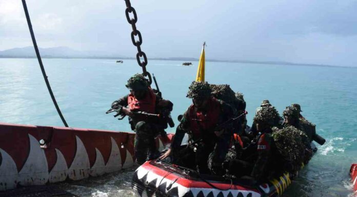 Tiga Kapal Perang Reembarkasi Pasukan Usai Latihan Pendaratan