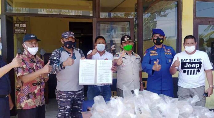 TNI AL Bersama Tim Terpadu PSDKP Melaksanakan Pelepasliaran Benih Bening Lobster