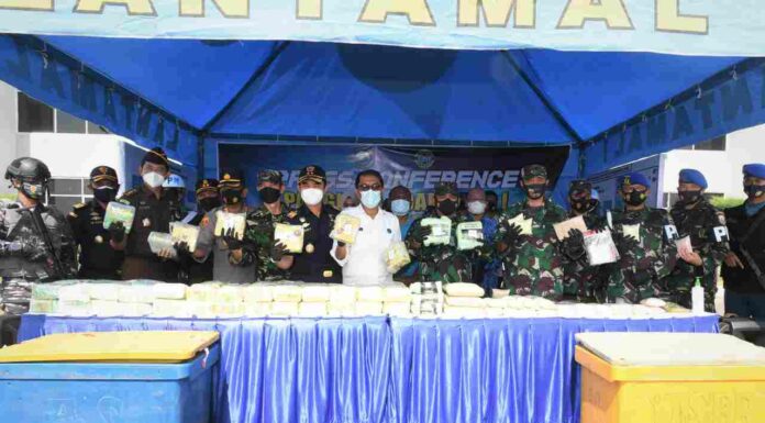 TNI AL KEMBALI GAGALKAN PENYELUDUPAN LEBIH DARI 100 KILOGRAM NARKOBA DARI MALAYSIA