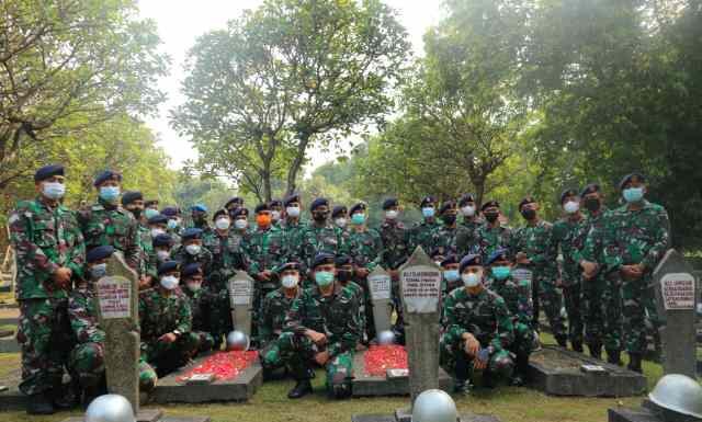 Prajurit KRI Usman Harun-359 Laksanakan Ziarah Rombongan ke TMPN Kalibata