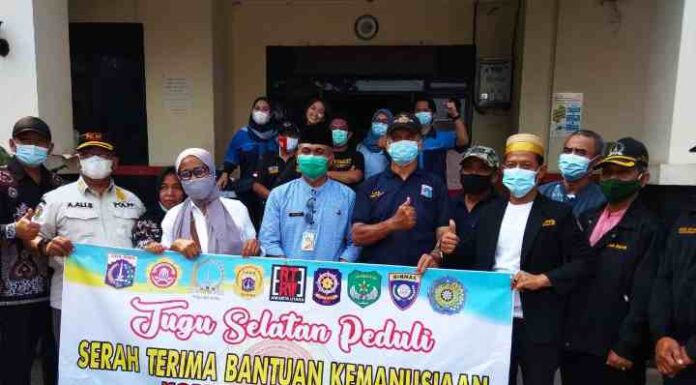 KARANG TARUNA KELURAHAN TUGU SELATAN KOJA JAKARTA UTARA BERI BANTUAN KORBAN KEBAKARAN DI TAMAN SARI JAKARTA BARAT