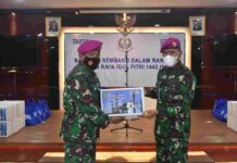 DANLANTAMAL III BERBAGI BINGKISAN HARI RAYA IDUL FITRI UNTUK PRAJURIT DAN PNS LANTAMAL III