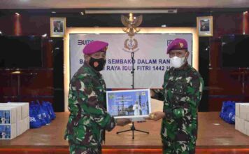 DANLANTAMAL III BERBAGI BINGKISAN HARI RAYA IDUL FITRI UNTUK PRAJURIT DAN PNS LANTAMAL III