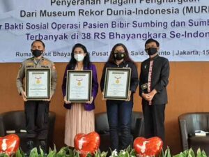 Pusdokkes Polri, PERAPI dan Yayasan Smile Train Indonesia Lakukan Operasi Bibir Sumbing ke 750 Anak Serentak di RS Bhayangkara