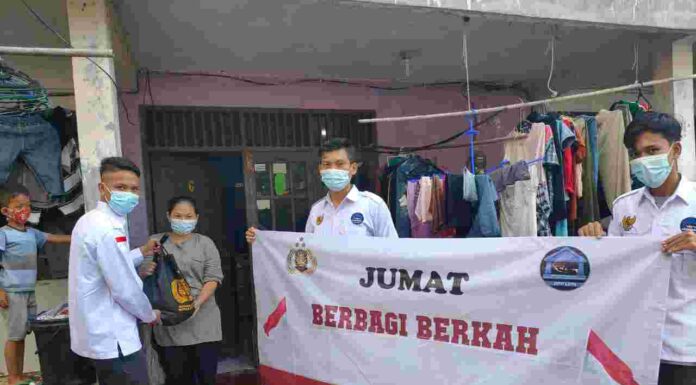 Polri Dukung Aksi DPP LPPI Gelar Acara Jumat Berbagi Berkah Berikan Paket Bansos