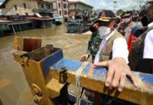 Kunjungi Sintang, Kepala BNPB Sampaikan Bantuan dan Langkah-langkah Penanganan Banjir Kalimantan Barat