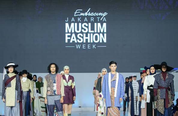 Lewat Karya-karya Desainer Indonesia, Embracing Jakarta Muslim Fashion Week Menunjukkan Kesiapan Indonesia Sebagai Pusat Fesyen Muslim Dunia