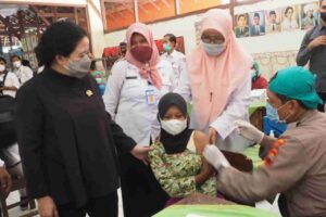 SDN 1 SAWAHAN NGEMPLAK BERIKAN VAKSINASI KEDUA BAGI SISWA