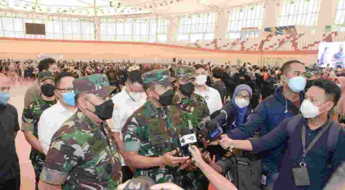 Wakasad Lakukan Peninjauan Pelaksanaan Serbuan Vaksin Bagi Masyarakat