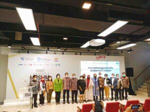 Road to JMFW 2022: Dukung Indonesia jadi Pusat Fesyen Busana Muslim, APR Gelar Webinar dan Teken MoU dengan 7 Institusi Pendidikan
