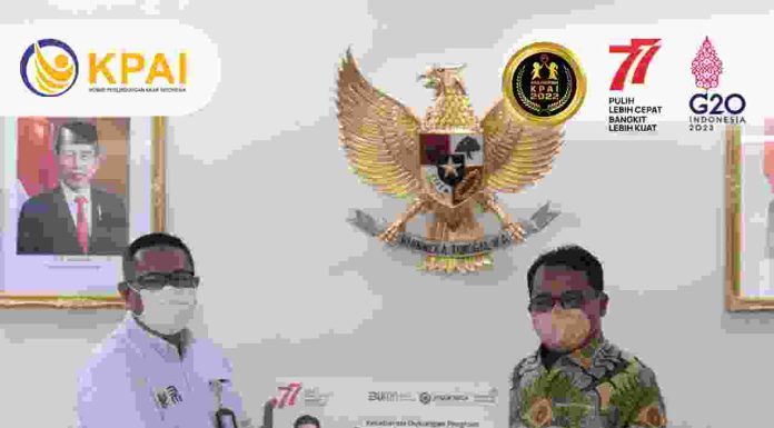 KPAI KOLABORASI DENGAN KEMENTERIAN BUMN: PEMBERIAN 10 LAPTOP BAGI PENERIMA ANUGERAH KPAI 2022