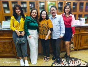 Konsultasi dengan Tim Dokter, 3 Artis Ibukota Siap Operasi Dagu Ala Barbie di Queen Plastic Surgery Sunter