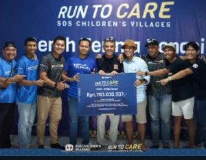 Run to Care JKT150KM 2025: Penyerahan Donasi untuk Pengasuhan Terbaik Anak-anak Indonesia